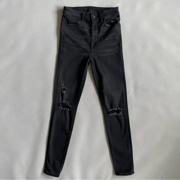 American Eagle Black Denim Super Hi-Rise Distressed Denim Jeans Women’s Size 2 - Picture 1 of 11